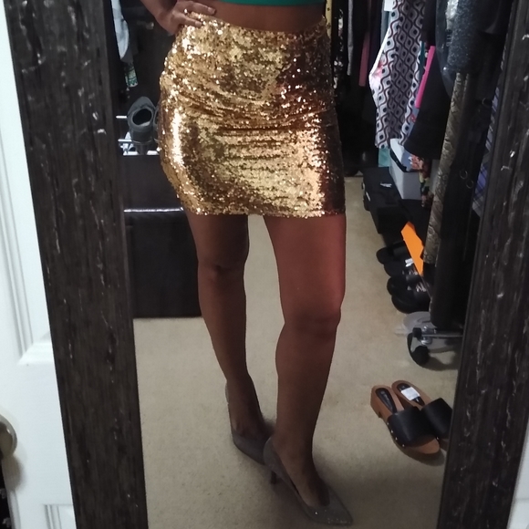 Sequin Mini Skirt - Picture 3 of 8